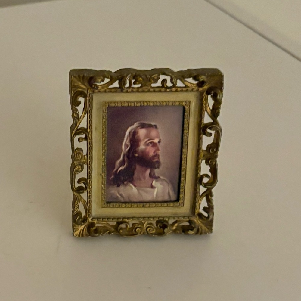 Jesus Gold Frame Vintage (Small Plastic Frame)